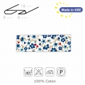 Biais petites fleurs bleus sur un fond blanc. 100% coton Fabriqué en CEE